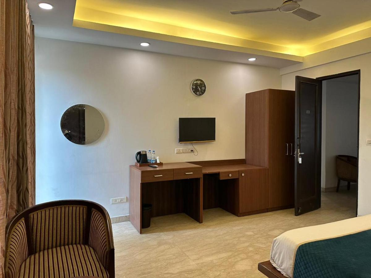 Hotel The Imperio Νέο Δελχί Εξωτερικό φωτογραφία