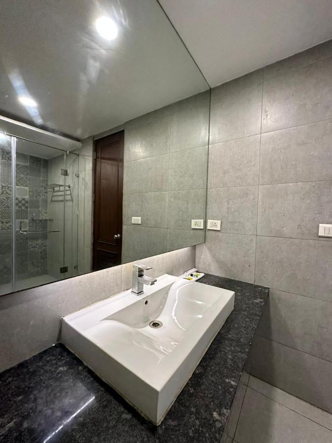 Hotel The Imperio Νέο Δελχί Εξωτερικό φωτογραφία
