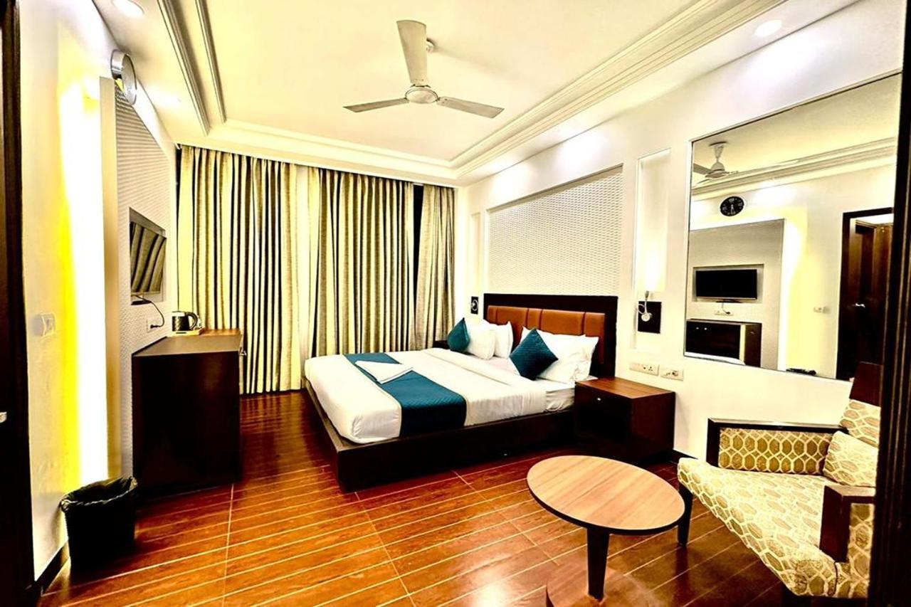 Hotel The Imperio Νέο Δελχί Εξωτερικό φωτογραφία