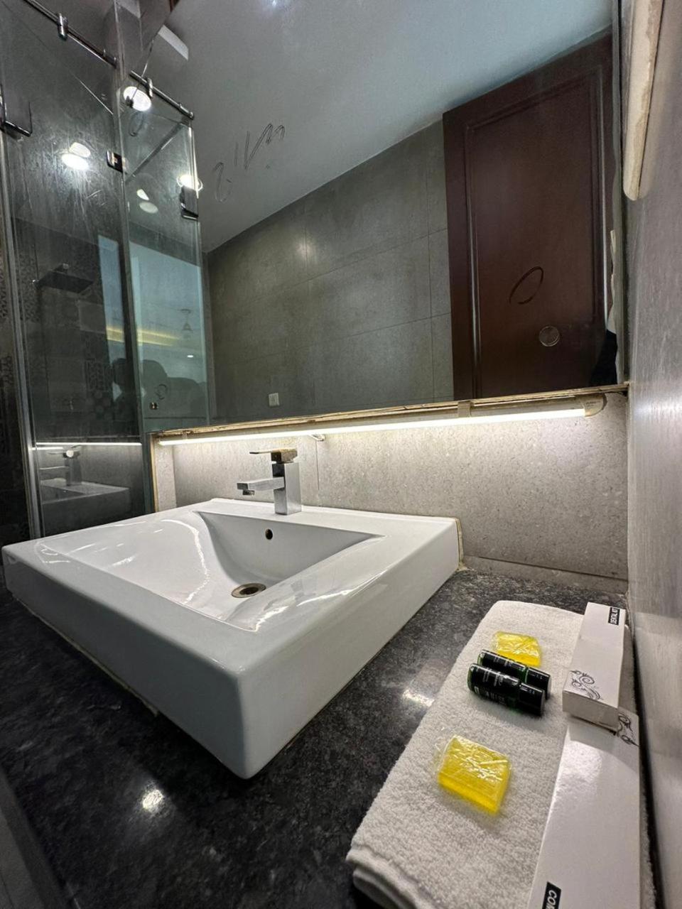 Hotel The Imperio Νέο Δελχί Εξωτερικό φωτογραφία